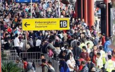 Lonjakan Penumpang, Puncak Arus Mudik di Bandara Soetta Sabtu & Minggu