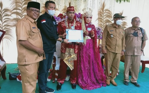 Nikah di Meranti Langsung Dapat KTP dan KK Baru