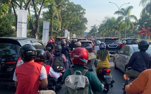 Warga Kesal Penyekatan di Pekanbaru Bikin Macet  