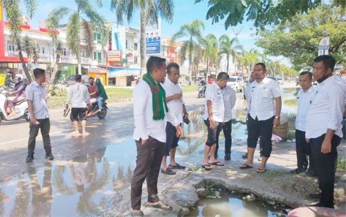 H Zukri Misran Tinjau Sejumlah Titik Banjir di Pelalawan