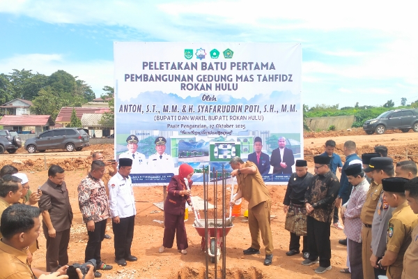 Bupati Anton Pimpin Peletakan Batu Pertama MAS Tahfidz Rokan Hulu