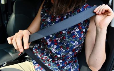 Tips Pakai Seatbelt Mobil yang Benar dan Aman