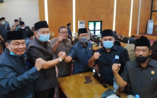 Indra Gunawan Kembali Duduki Kursi Ketua DPRD Siak