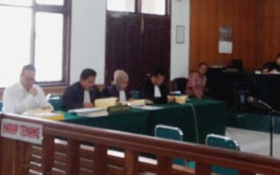 Sidang PK, Mantan Gubri Rusli Zainal Minta Dibebaskan