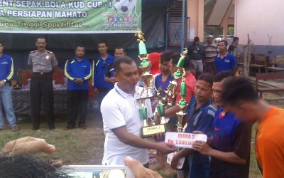 Ketua DPRD Rohul Tutup Turnamen Piala KUD Cup I