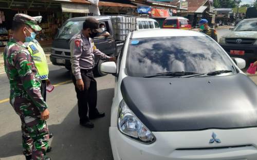 Polres Tapsel Terapkan Prokes Kepada Pengendara