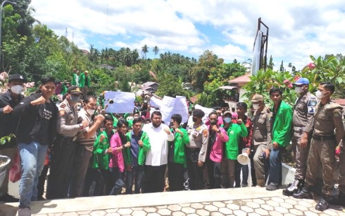 Tolak Jokowi 3 Periode, Mahasiswa Geruduk Kantor DPRD Rohul