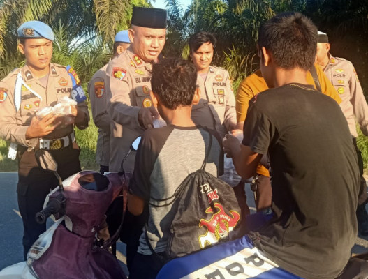 Polres Siak Berbagi Takjil dan Buka Puasa Bersama Awak Media