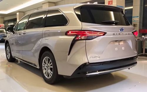 Toyota Innova Zenix Tampil Kece dengan Interior-Eksterior Mewah