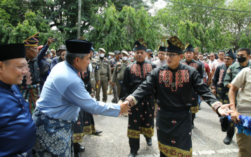 Hadiri Pembukaan Pacu Jalur, Alfedri Ingin Tim Dayung Siak Ikut Tahun Depan