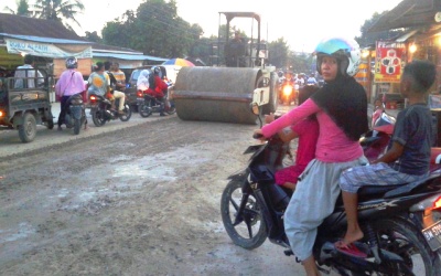 Proyek Jalan Suka Karya-Batas Kota Tarai Bangun Masih Dikerjakan