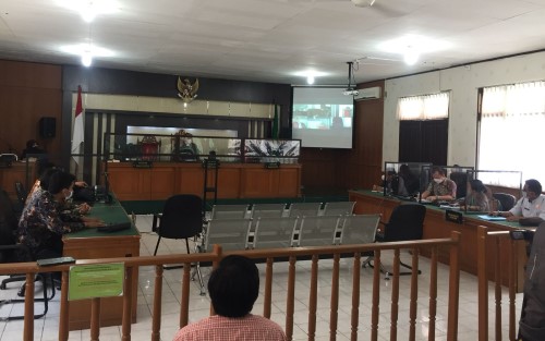 Hakim Berhalangan, Sidang Gugatan Limbah PT Chevron  