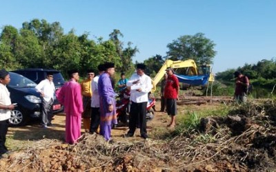 Bupati Rohil Akan Lebarkan Parit Baypark Menjadi 15 Meter