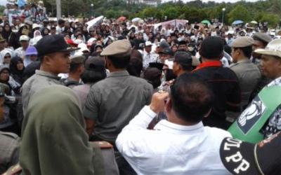 Sertifikasi Guru Tak Bayar, Sekda Kuansing Nyaris Dilempari