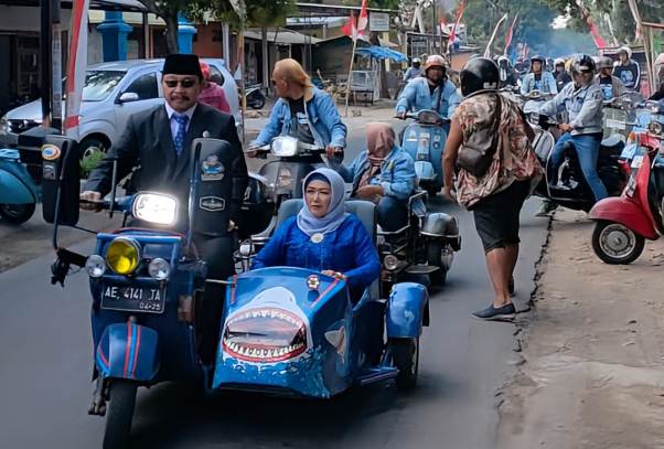 Usai Dilantik, Legislator Demokrat Ponorogo Diarak dengan Vespa