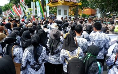 Tuntut Tunjangan, Guru Demo Walikota Pekanbaru 