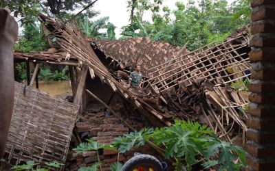 Rumah Waris Roboh Kagetkan Warga di Ponorogo