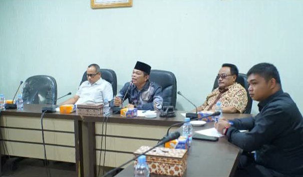 Galeri Foto: Komisi III DPRD Rohul Gelar RDP Bersama Naker Buruh Bongkar Muat