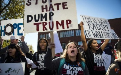 Ratusan Siswa AS Ikut Berdemo Anti-Trump