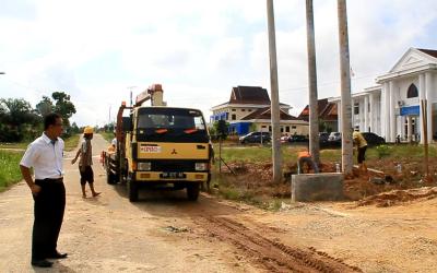 PLN Bangun Jaringan Listrik ke Kantor Baru PN Pasir Pengaraian
