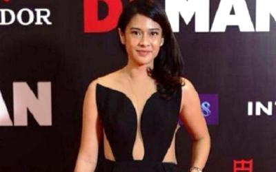 Dian Sastrowardoyo Tampil Seksi 'Buka-bukaan' di Red Carpet