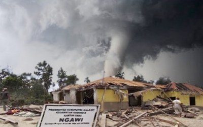 Jawa Diterjang Angin Puting Beliung, 4 Tewas Ribuan Bangunan Rusak
