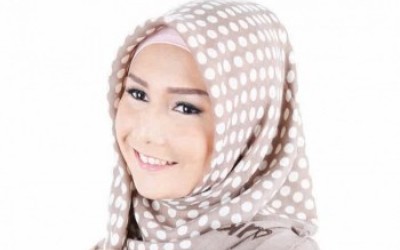 Cantik Dengan Padu Padan Hijab Motif Polkadot