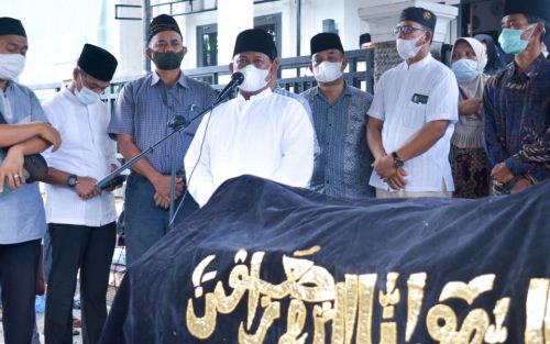 Lepas Jenazah Santoso, Bupati : Kampar Kehilangan Sosok 