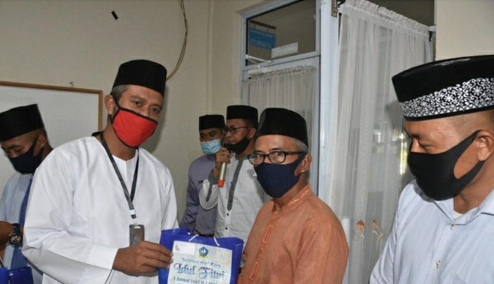 Saat Serahkan Bantuan di Masjid, Ini Pesan Bupati Apri Sujadi