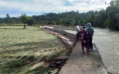 Talud Durian Besar Hancur di Hantam Banjir Bandang