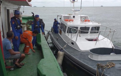 Gelombang Besar, ABK Jatuh-Tenggelam di Perairan Karimun