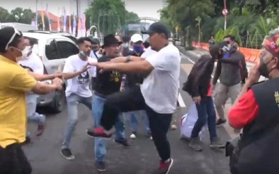 Massa Tolak Rizieq di Surabaya Bentrok dengan FPI