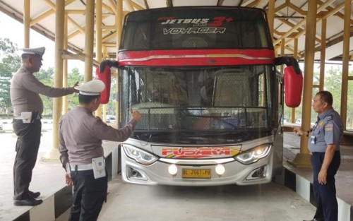 Cegah Lakalantas, Aparat Gabungan di Pekanbaru Cek Bus dan Sopir