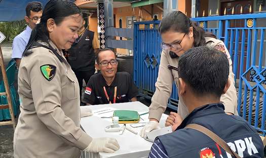 Kapolres Siak Bawa Tim Kesehatan Saat Monitoring Sidang Pleno Kecamatan