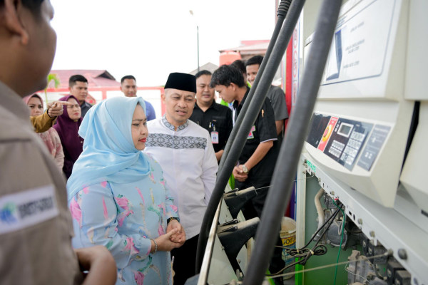 Bupati Bengkalis Kasmarni Tinjau SPBU di Jalur Mudik Lintas Timur Bathin Solapan