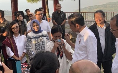 Jokowi Jajal Ro-Ro Seberangi Danau Toba Menuju Samosir