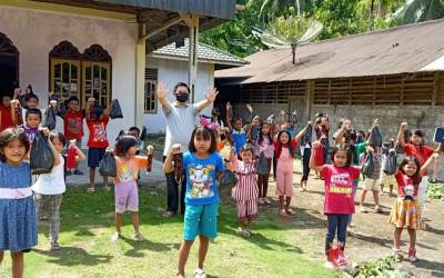 Learning House Ya'ahowu Bagikan Masker Gratis