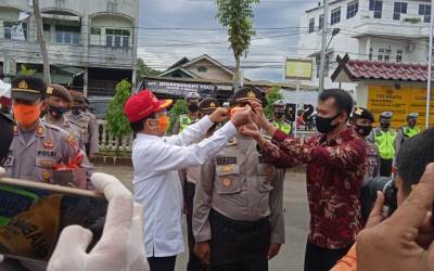 Polres Tapsel besama Bupati Salurkan 4000 Masker Gratis