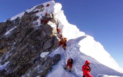 Beberapa Kesulitan Mendaki Puncak Tertinggi Indonesia