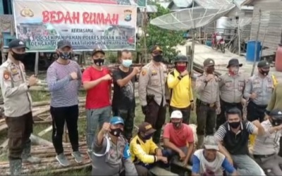 Polsek Panipahan dan Warga Tionghoa Bangun Rumah Atan