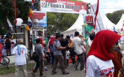 Jokowi Datang, Masyarakat Asahan Penuhi GOR Kisaran