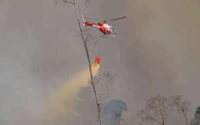 Heli dan Pesawat AT Lakukan Pemadaman Karhutla di Riau