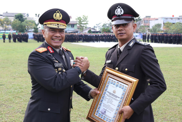 Bripka Agus Budiadi Terima Penghargaan Sempena Hari Lahirnya Pancasila