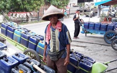 Warga Miskin Jakarta Sulit Nikmati Air Bersih