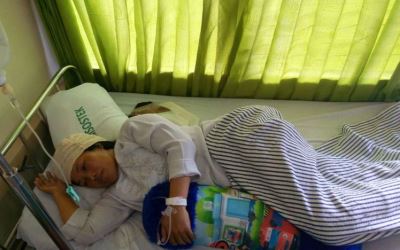 Ditegur Main Ponsel di Kelas, Murid Pukul Guru dengan Kursi 