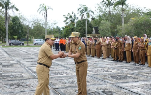 Jadi Pembina Apel Senin Bersama, Ini Pesan Wabup Husni