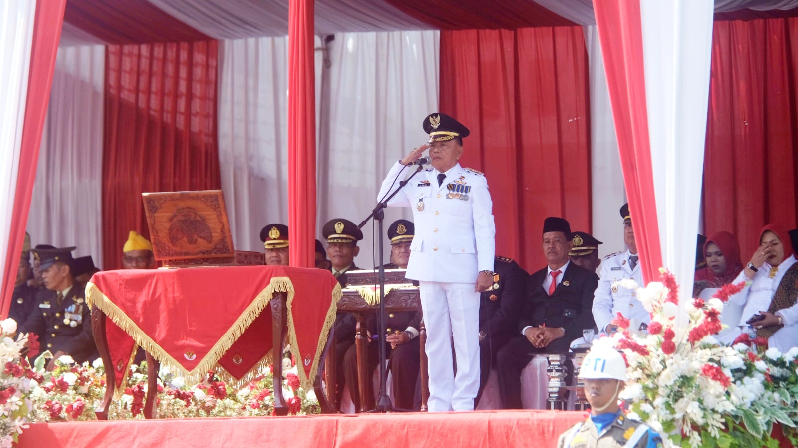 Berlangsung Khidmat, Bupati Meranti Pimpin Upacara HUT ke-80 RI