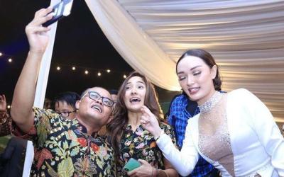 Intip Sule-Naomi Zaskia di Pernikahan Siti Badriah