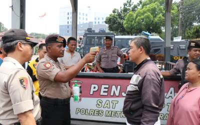 Cegah Corona, Pengunjung Polres Wajib Cek Suhu