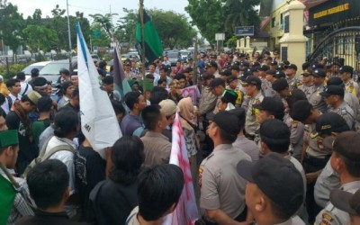 HMI Pekanbaru Demo di Mapolda Riau, Ini Tuntutanya